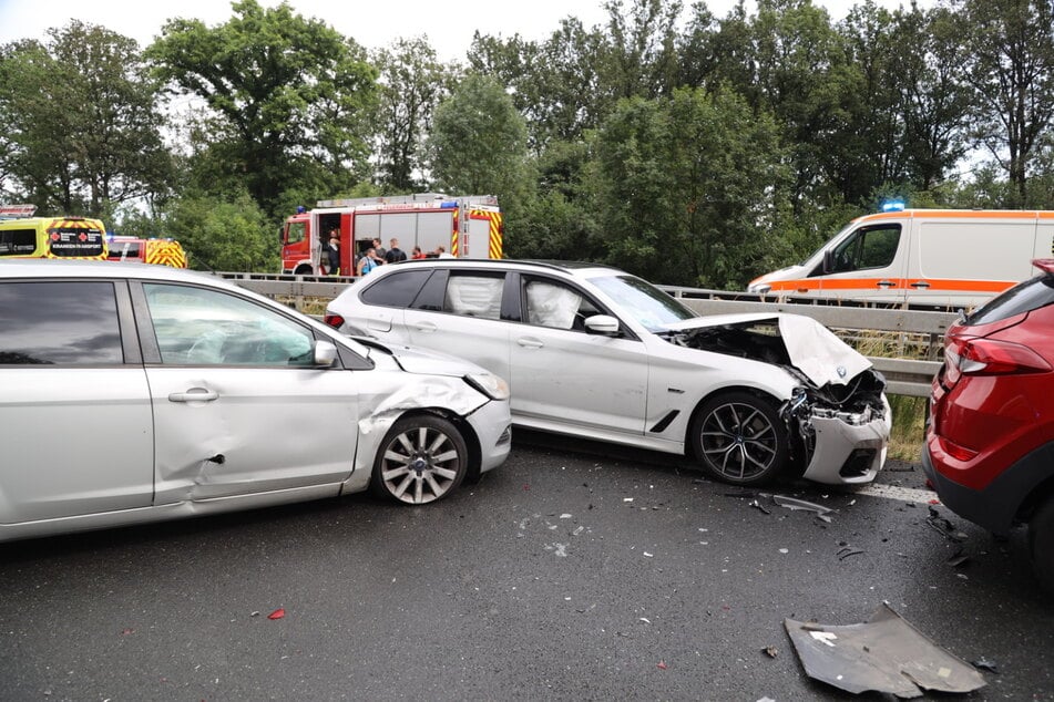 Auf der A4 in Mittelsachsen krachte es am heutigen Sonntag: Mehrere Autos fuhren ineinander.