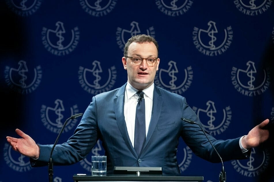 AstraZeneca für alle, die es wollen! Zumindest, wenn es nach Gesundheitsminister Jens Spahn (40, CDU) geht, soll das bald möglich werden.