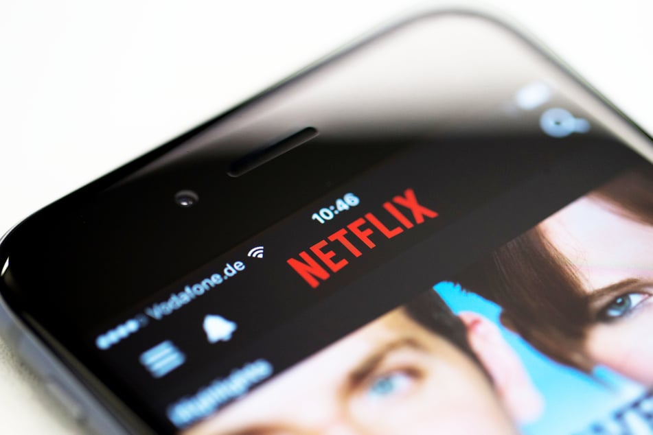 Die App des Streamingdienstes Netflix auf einem iPhone. (Symbolbild)