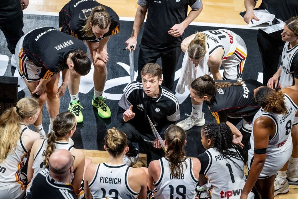 Die Zuschauer in der Kölner Lanxess Arena erwartet am Donnerstag ein Basketball-Doppelpack.