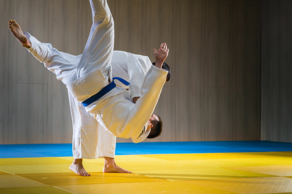 Ein kleiner Junge überlebte knapp 30 Würfe auf die Judo-Matte nicht. (Symbolbild)
