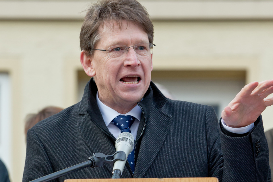 Stefan Rößle (57, CSU), Landrat des Landkreises Donau-Ries, wurde vorab gegen das Coronavirus geimpft.