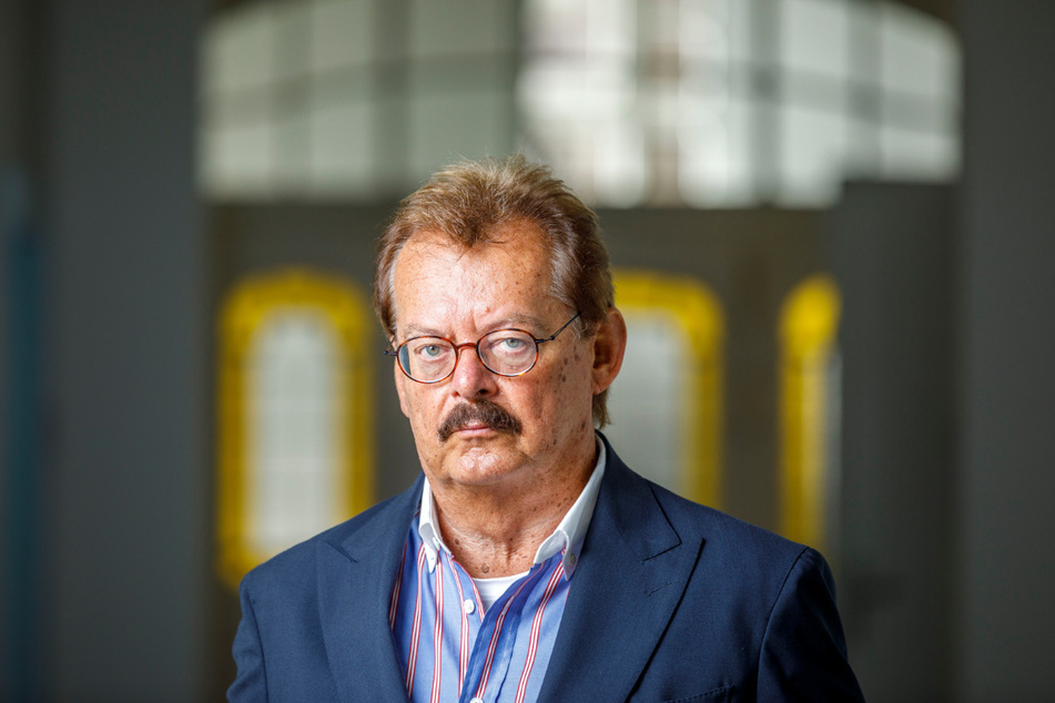 Im Team von Professor Michael Albrecht (70) wird die Verteilung der Corona-Kranken für 35 ostsächsische Krankenhäuser koordiniert.