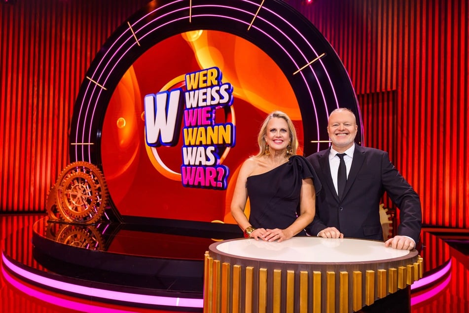 Barbara Schöneberger (52) und Stefan Raab (59) moderieren die neue RTL-Quizshow "Wer weiß wie wann was war?" gemeinsam.