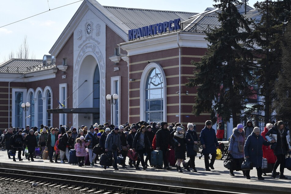 Am Bahnhof von Kramatorsk sollen Dutzende Menschen auf die Evakuierung gewartet haben. (Archivbild)