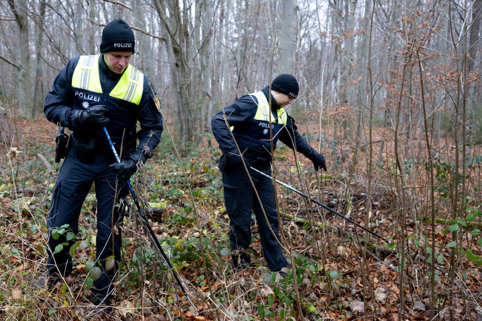 München: Frauenleiche im Wald bei München gefunden: Polizei sucht mit Foto nach Hinweisen