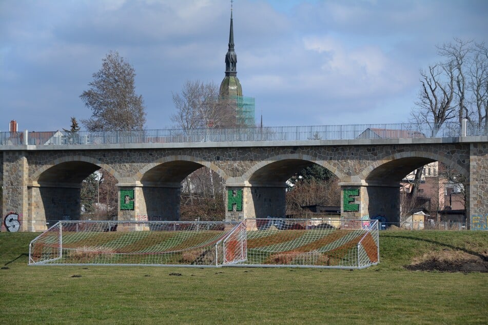Leipzig: Leipziger Osten lebt auf: Flanieren auf dem Viadukt, aber kaum Parkplätze
