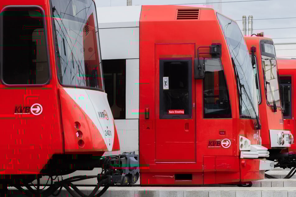 Die Stadtbahnen der Kölner Verkehrs-Betriebe (KVB) können an der Haltestelle "Porz Markt" stadtauswärts aktuell nicht halten. (Symbolbild)