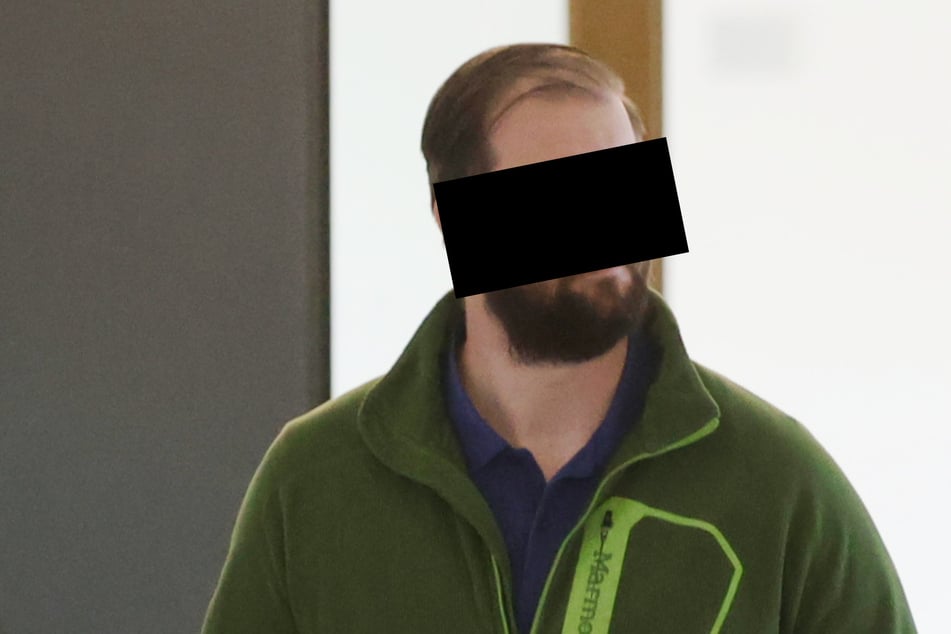Auch seinen Kumpel filmte Jonas B. dabei, wie er versucht haben soll, mit Anna S. (20) Sex zu haben.