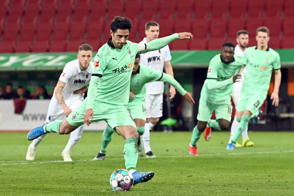 Die große Chance zur Führung: Fohlen-Kapitän Lars Stindl (33, 2.v.l.) vergab im vergangenen Duell vom Punkt. Sein Strafstoß fand nicht den Weg ins Tor.