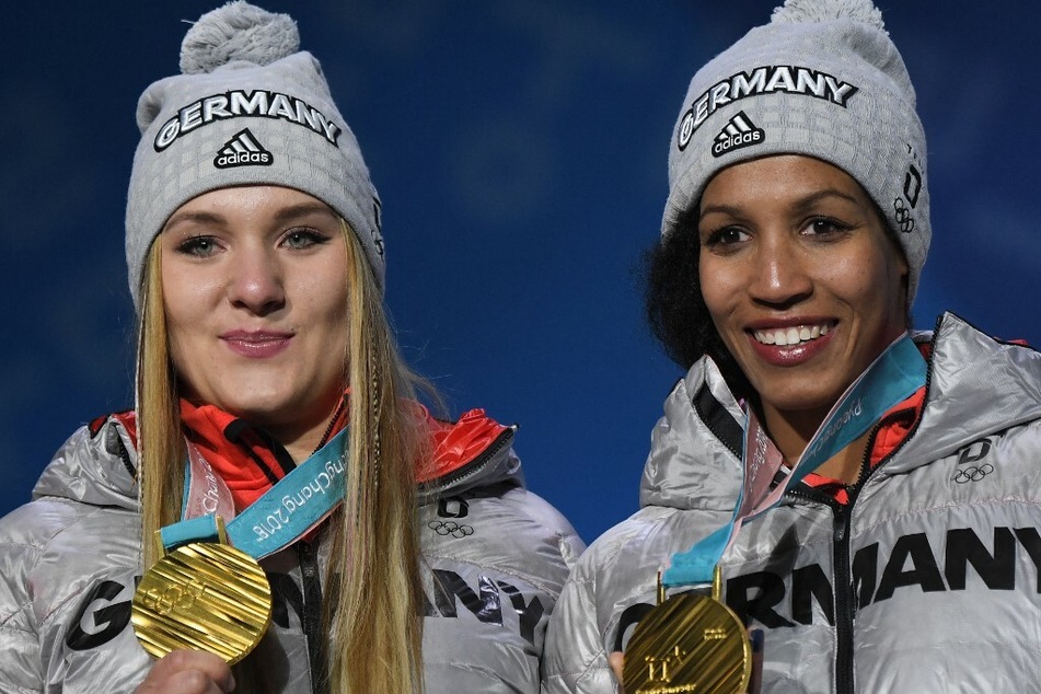 Lisa Buckwitz (27, links) holte gemeinsam mit Mariama Jamanka (31, rechts) bei den Olympischen Spielen in Pyeongchang Gold. (Archivbild)
