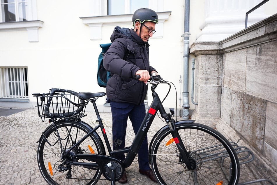 Cem Özdemir (59) sorgte für Schlagzeilen, als er mit dem Fahrrad beim Bundespräsidenten vorfuhr. (Archivbild)