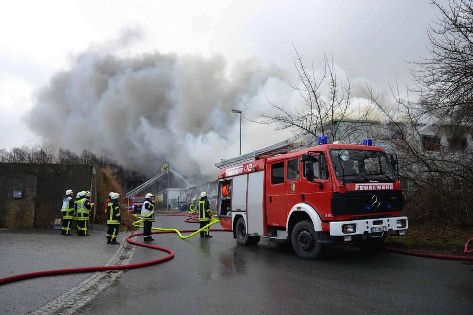 In Niedercunnersdorf brannte es in einer Kunststoff-Firma.