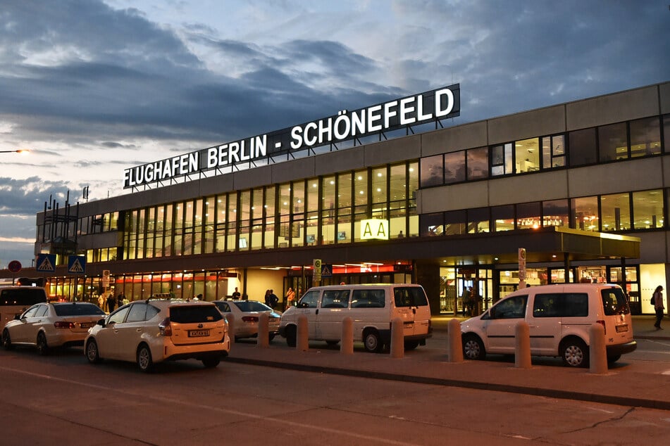 In einem Eurowings-Flugzeug, welches am Mittwoch in Berlin-Schönefeld gelandet ist, hat es einen Corona-Verdachtsfall gegeben.