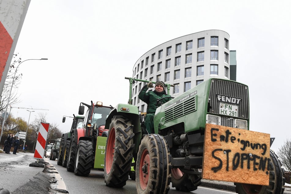 Am Montag werden hunderte Traktoren den Berliner Berufsverkehr aufmischen. (Archivbild)