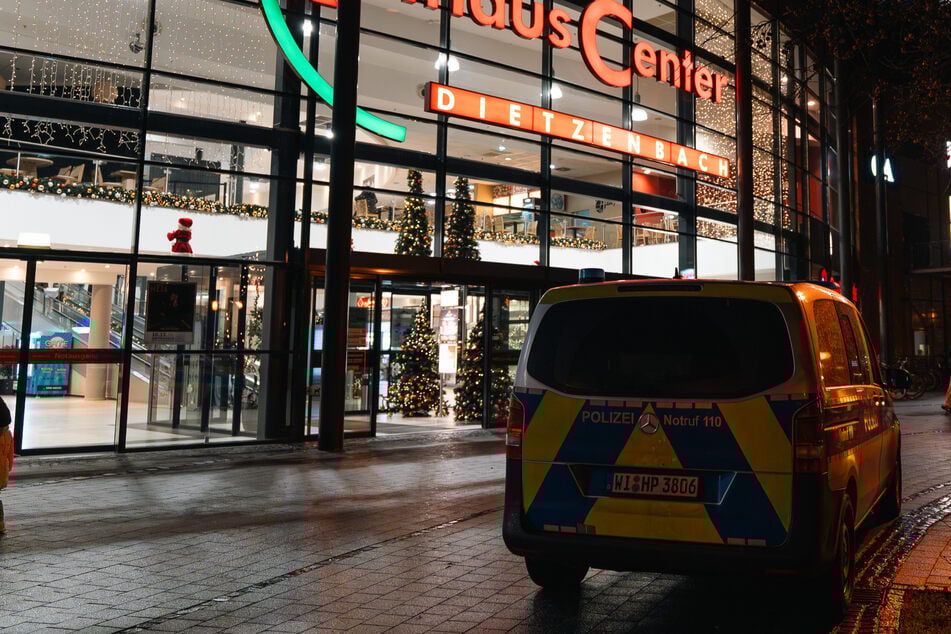 Frankfurt: Streit im Rathauscenter eskaliert: Zwei Verletzte im Krankenhaus