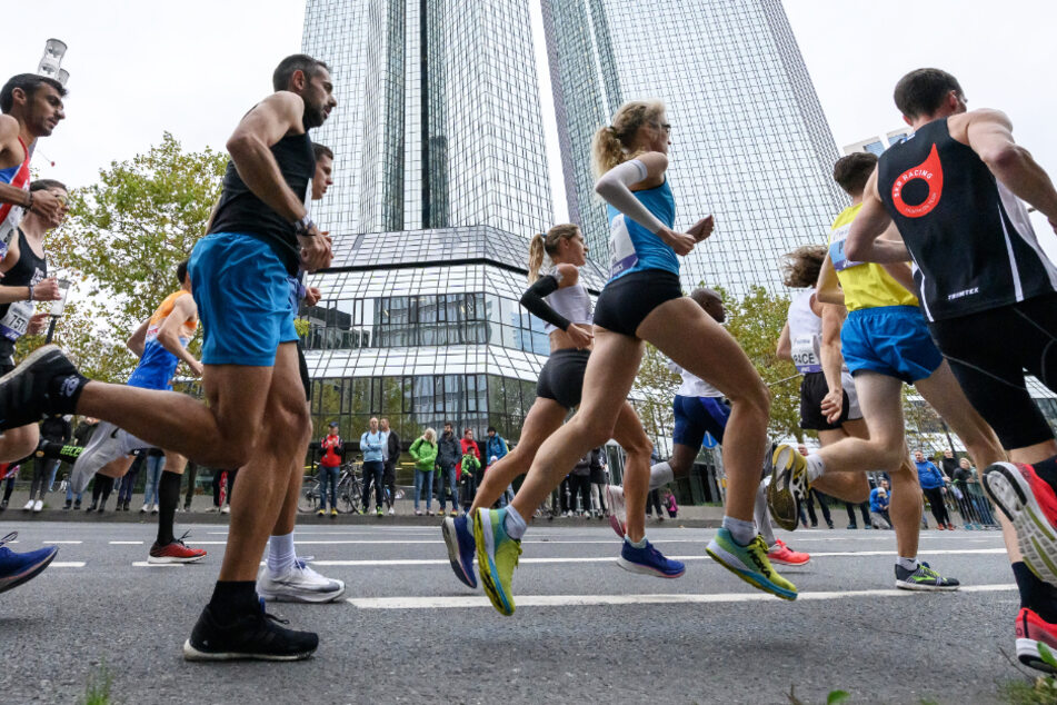 Das Foto zeigt Teilnehmer des Frankfurt-Marathons 2019.
