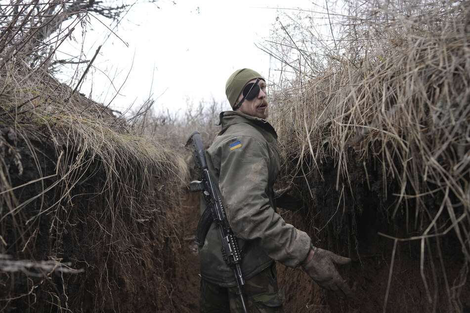Schon seit 2014 kämpfen vom Westen ausgerüstete Regierungstruppen gegen von Moskau unterstützte Rebellen in den ostukrainischen Gebieten Donezk und Luhansk.