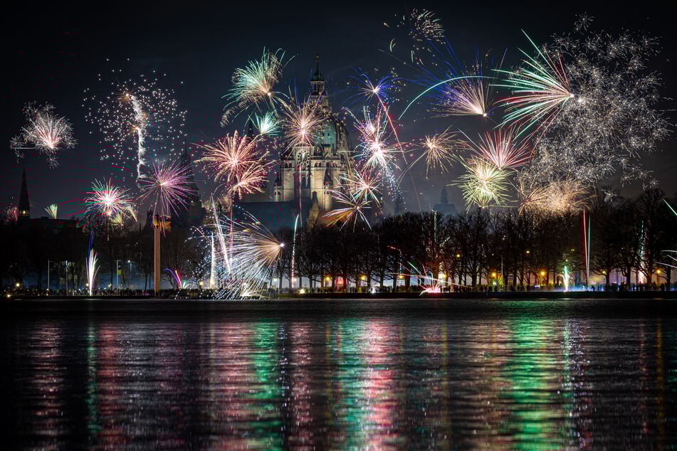 Feuerwerk und Böller sind zum Neujahrswechsel in Köln nicht überall erlaubt. (Symbolfoto)