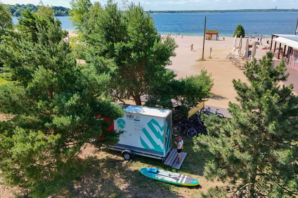 Am Cossi wurde ein Stand-up-Paddle-Automat aufgestellt.