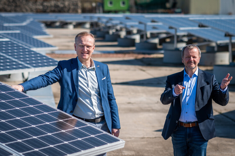 Zapfen die Sonne an: Roland Warner (l.) lenkt die Geschäfte bei Eins Energie. Andreas Schultheiß ist sein Hauptabteilungsleiter Erzeugung.