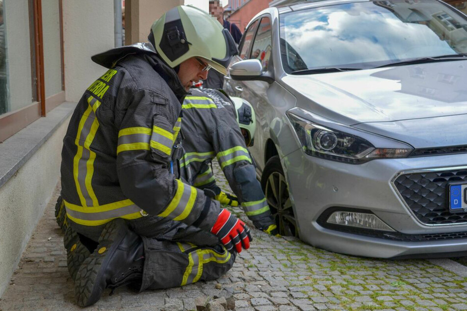 Dieser Hyundai i20 brach in der Senftenberger Straße in die Fahrbahn ein.