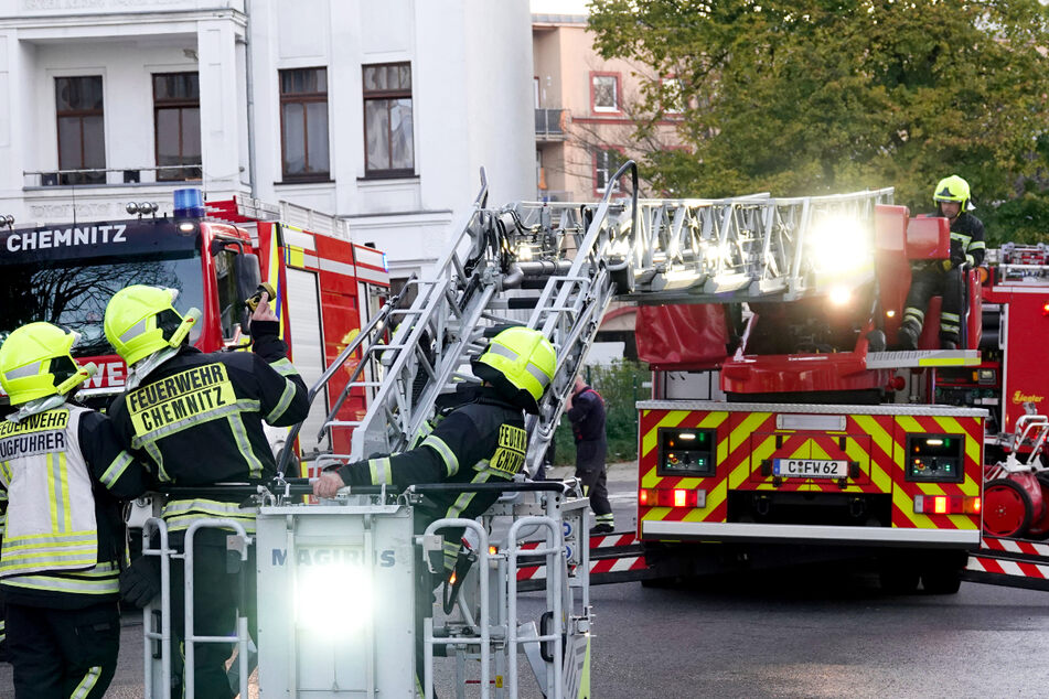 Chemnitz: Feuerwehreinsatz in Chemnitz: Bewohner rettete sich selbst aus dem Haus