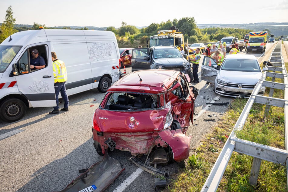 Das Ergebnis des folgenschweren Spurwechsels: Drei Verletzte und 40.000 Euro Sachschaden.