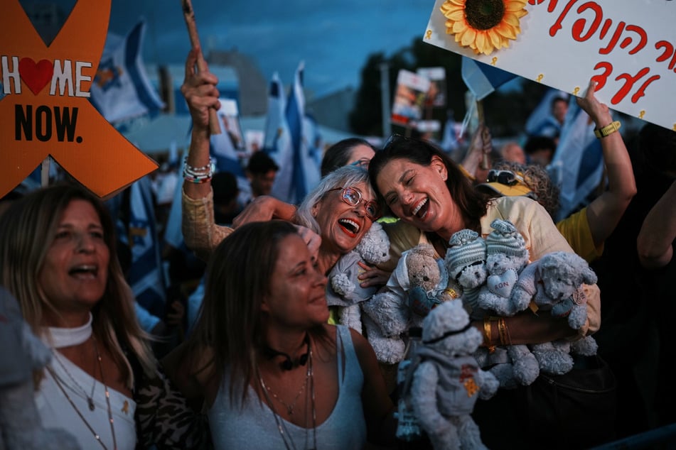 Trotz der großen Vorfreude rechnet das israelische Militär nicht damit, dass die Hamas auch alle toten Geiseln am Montag übergeben wird.