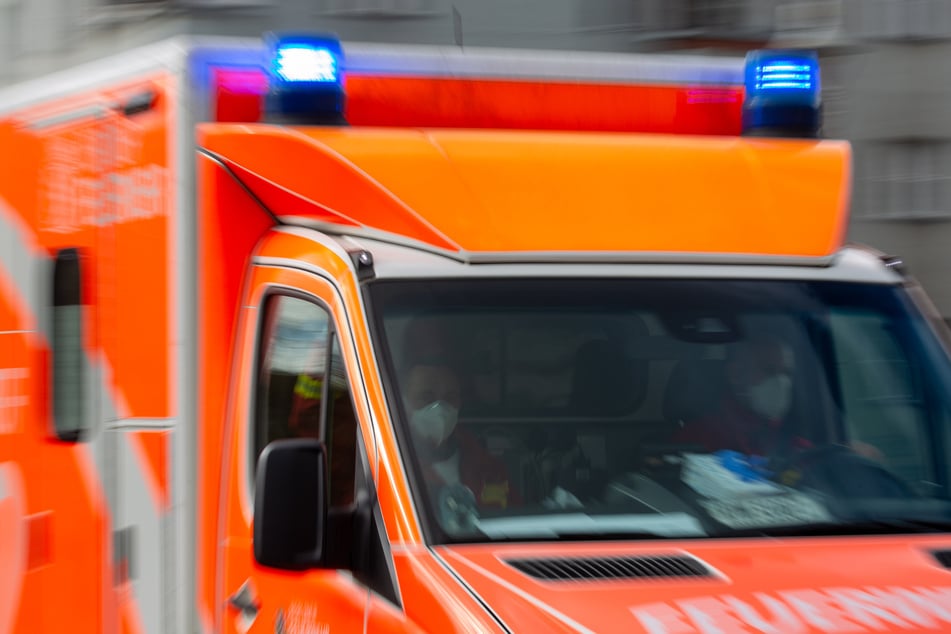Der Mann (63) wurde nach dem Unfall in kritischem Gesundheitszustand ins Krankenhaus gebracht. (Symbolbild)