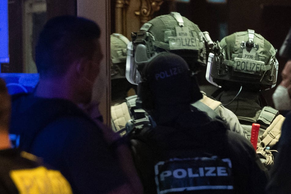Berlin: Mann randaliert und droht mit Explosion: SEK stürmt Wohnung