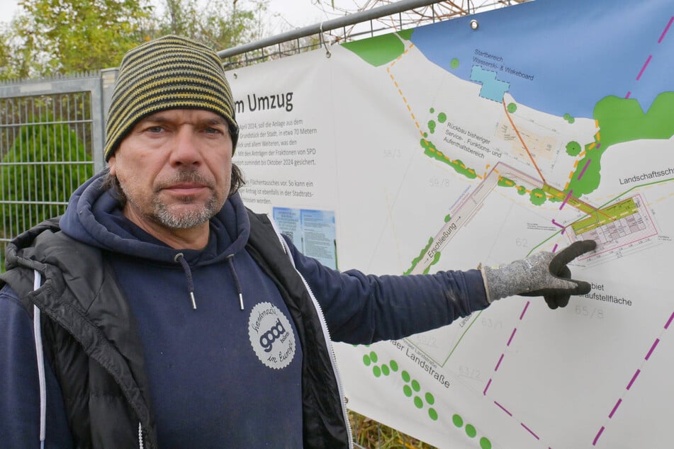 Rechtlich geboten oder bürokratischer Irrsinn? Betreiber Martin Riedel (52) soll auf eine Wiese ziehen, die 70 Meter vom aktuellen Standort entfernt ist.