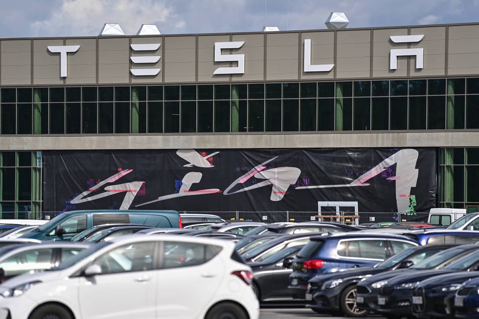 Betreibt Tesla ein unerlaubtes Gefahrstofflager in Grünheide? Staatsanwaltschaft ermittelt!