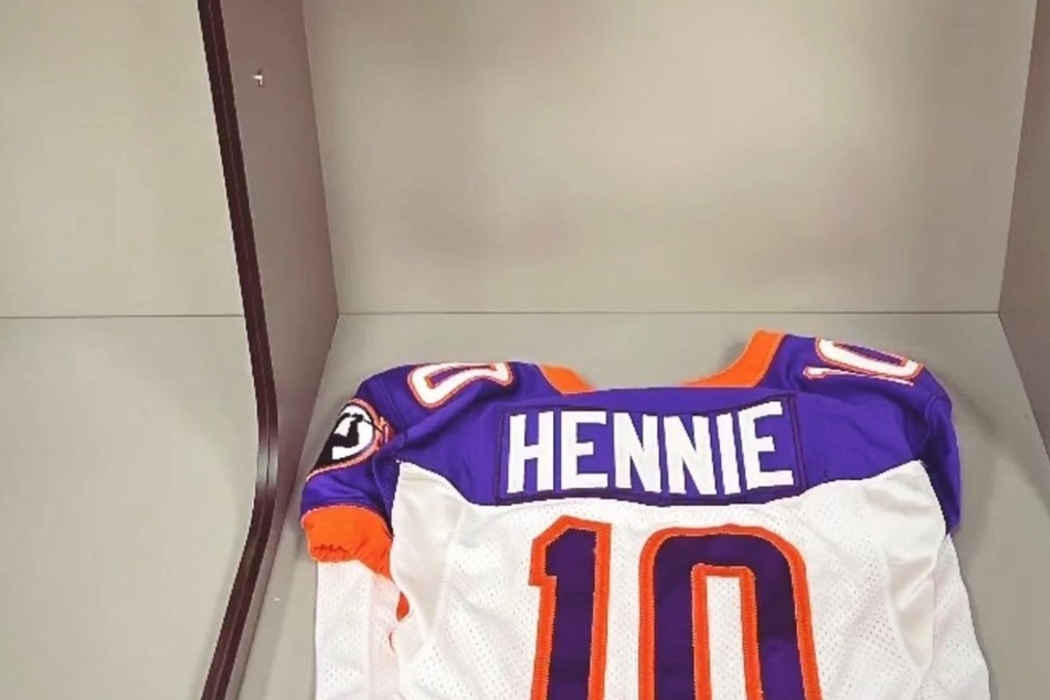 Pittsburgh Maulers' Isiah Hennie #10 jersey.