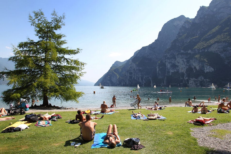 Sommer, Sonne, Gardasee! Viele Deutsche reisen jedes Jahr an den italienischen See, doch an diesem Ort könnte das Baden ganz schön teuer werden.