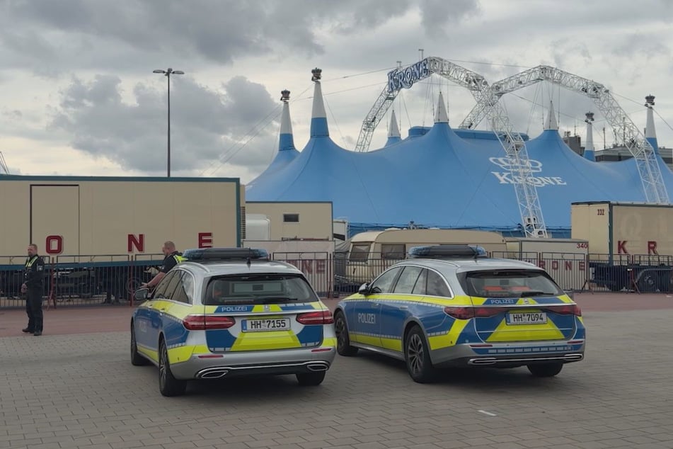 Die Polizei rückte mit mehreren Streifenwagen an.