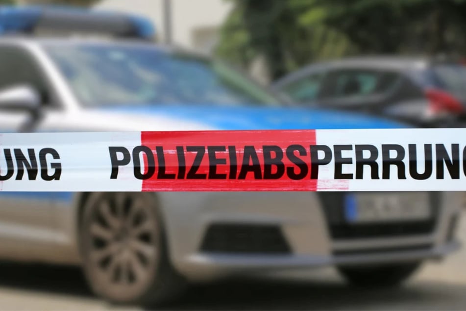 Die Polizei fuhr mit mehreren Wagen zur Schule. (Symbolbild)