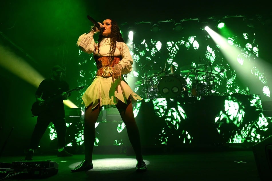 Die ukrainische Metalband Jinjer zeigte am Freitag im Leipziger Felsenkeller, was sie drauf hat.