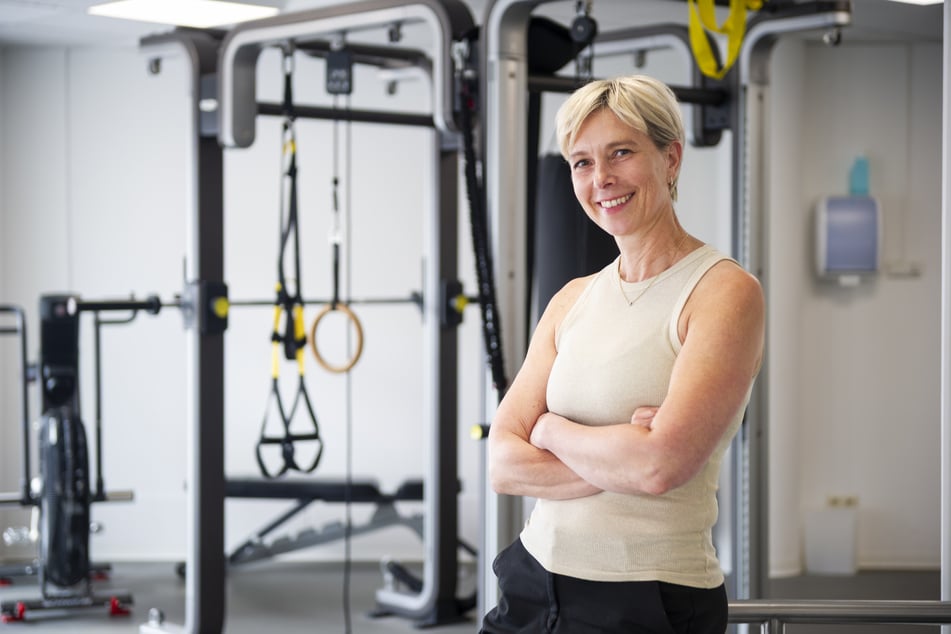Noch immer voller Energie: Die frühere Weltklasse-Sprinterin Anja Rücker (53) betreibt ihr Gesundheitsstudio "LongLifeFit" in Gablenz.