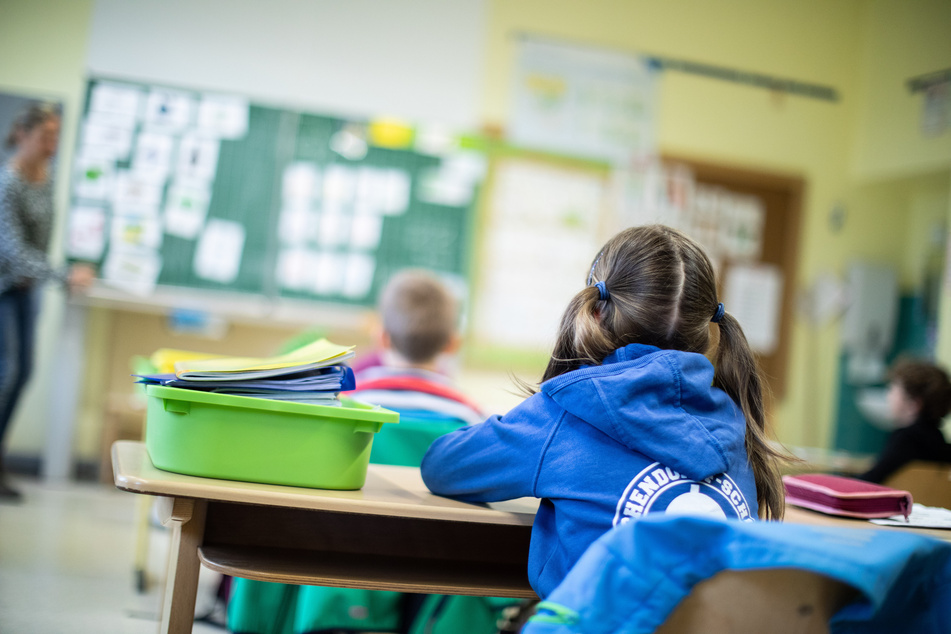 Schülerinnen und Schüler können Lernstoff innerhalb der Ferien nachholen.