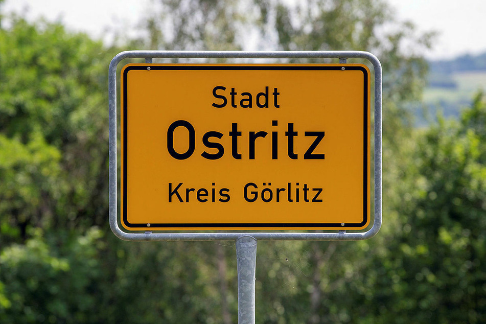 Ein 24-Jähriger soll das Ortsschild von Ostritz geklaut haben.