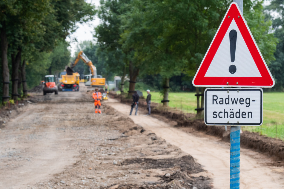 Eine Straße und ein Radweg zwischen Hannover und Hemmingen in der Region Hannover werden erneuert.