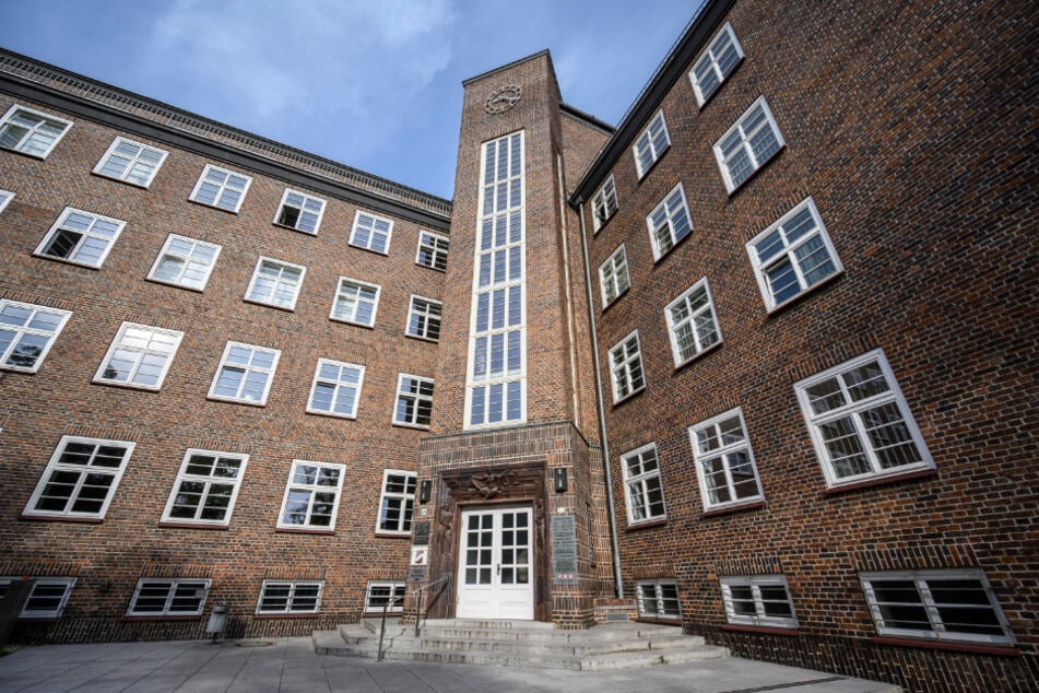 Die drei Tatverdächtigen wurden am Freitag einem Haftrichter am Amtsgericht Chemnitz vorgeführt.