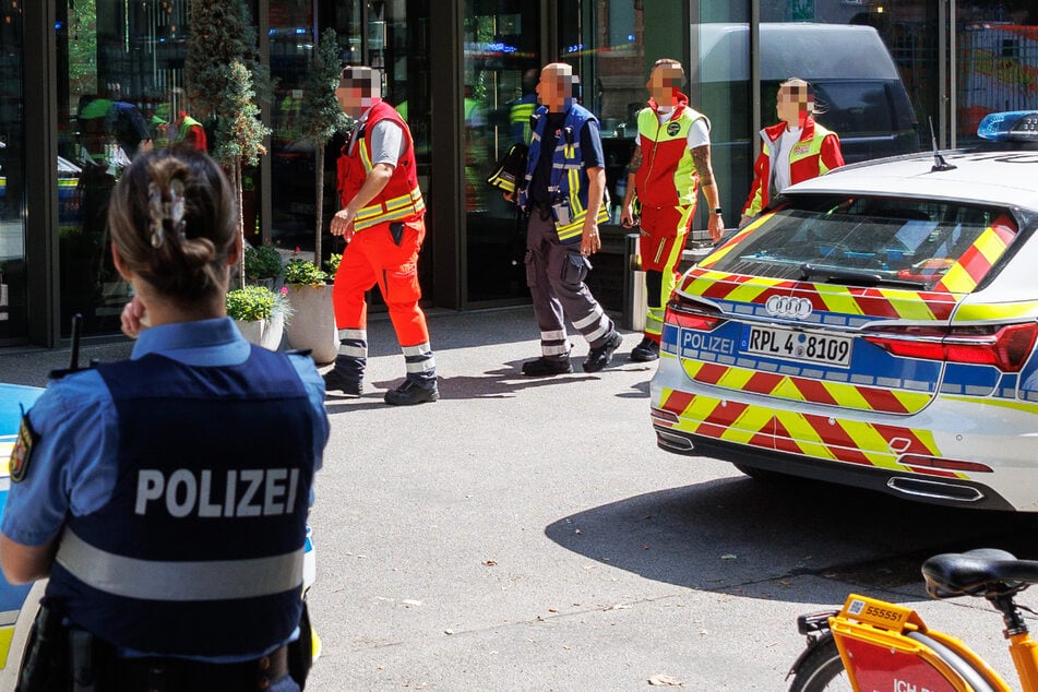 Leiche in Hotelzimmer entdeckt: Auch schwer verletzte Person stirbt