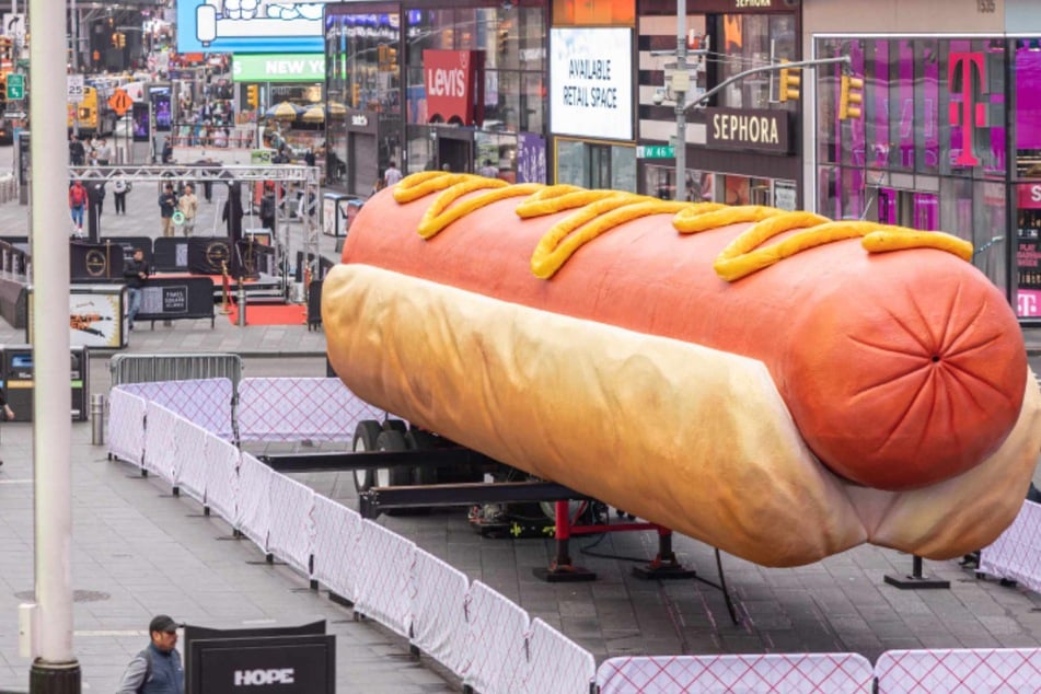 New York City is hosting a "hot dog summit" – and it's exactly as strange as you think!