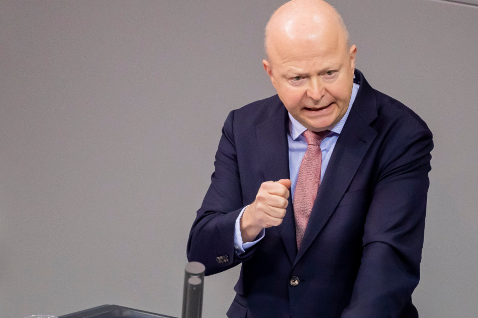 FDP-Mann attackiert CDU, Grüne und Kanzlerin Angela Merkel