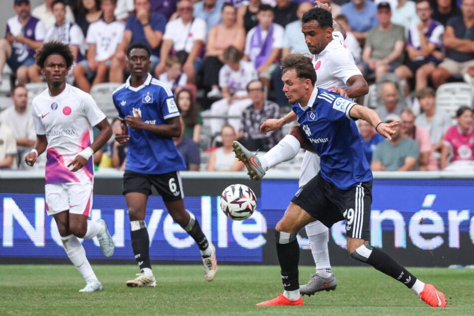 HSV-Youngster Otto Stange (2.v.r.) traf gegen Toulouse nach nur vier Minuten äußerst sehenswert.