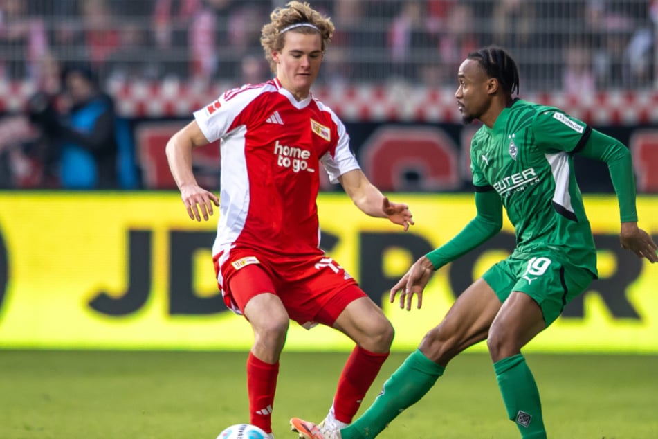 Beim letzten Aufeinandertreffen in der Alten Försterei hatte Unions Tom Rothe (20, l.) gegen Gladbach mit 1:2 das Nachsehen.