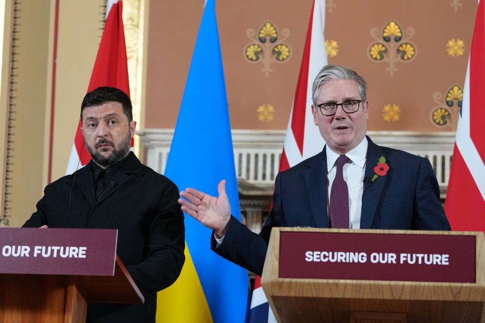 Der britische Premierminister Keir Starmer (63, r.) und der ukrainische Präsident Wolodymyr Selenskyj (47) beim Treffen der Koalition der Willigen in London.