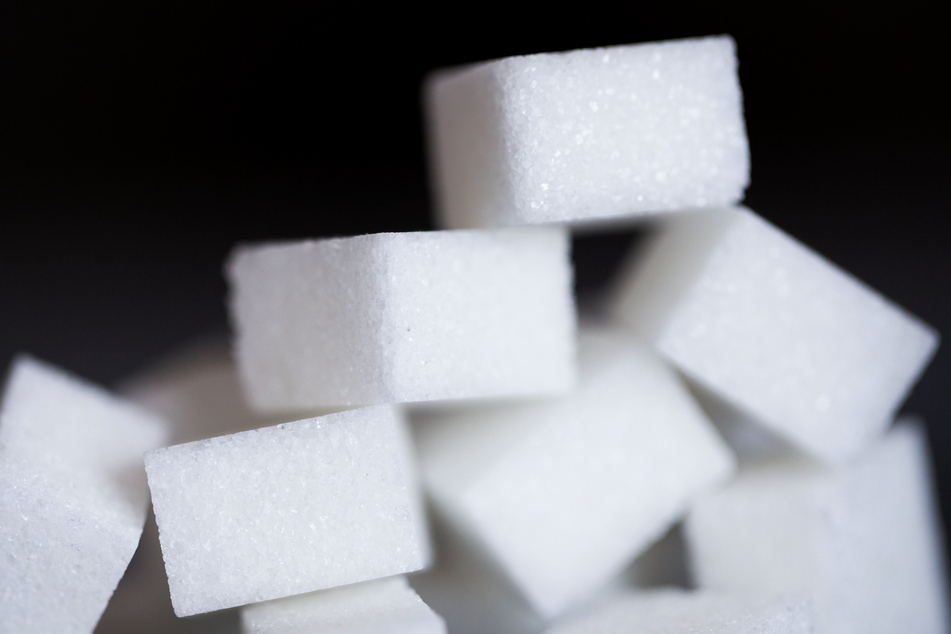 Durch weniger Zuckerkonsum könnte das Risiko von Übergewicht und Herz-Kreislauf-Erkrankungen in Deutschland gesenkt werden.